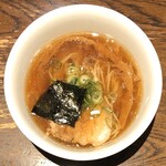 支那そばや - ★★★★★ ミニ醤油らぁ麺、600円。