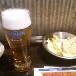 Kohaku - ビールは小さめグラスとおとおしの塩キャベツ