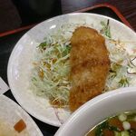 Touhoku Gyouza Sakaba - サラダ、コロッケ