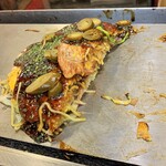 PePe - 中も一見普通の広島風お好み焼き。