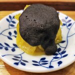 自然派中華 クイジン - 季節の麺セット共通 　黒枝豆と黒ゴマの焼売　