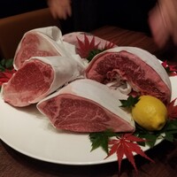 USHIMITSU NISHIAZABU - ヒレ肉、ハラミ、タンなどの食材