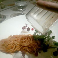 リストランテASO - パスタ：パスタを皿に混ぜますが、あー失敗。端っこに寄ってしまいました…
