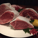 USHIMITSU NISHIAZABU - 綺麗な最高級のお肉たち。