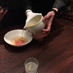 USHIMITSU - イチボにスープをかけます。