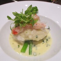 LAZOR GARDEN DINING - 寒鰆のスチーム 蕪蒸し　ズワイガニとハーブクリームソース：この季節の 鰆はイイですネ！　そのうえ、ズワイガニと新鮮野菜がトッピングされています。　刺激の少ないハーブのクリームソースもステキですネ！　　　　　2019.12.04