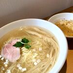 中華飯店 キンサン - 佐渡産あご出し塩麺 大盛り と ふんわりたまご炒飯