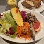 Brasserie BASEL - 今回は、コーンスープ。レーズンブレッド、
                        ニシンのマリネも美味しかった。