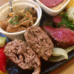 レストラン　イイジマ - ハンバーグは、脂っこいジューシーなタイプではなく、肉の旨味が濃厚で柔らかいハンバーグ。