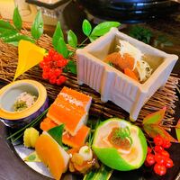 京都 吉兆 嵐山本店 - 八寸
                    松葉ガニ
                    蟹味噌と蟹肉
                    とんぶりの和物
                    牛タンの時雨煮
                    あん肝