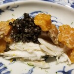 馳走 啐啄一十  - (02)蒸し渡り蟹(山口県光市産、雌)、渡り蟹の内子、熟成フレッシュキャビア(ラトビア産)
      渡り蟹の産卵期は春～夏、雌蟹の旬は包卵する冬～春
      臭みが出易い渡り蟹、難しい食材ですが手当ては完璧です！