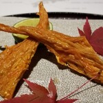 馳走 啐啄一十  - (03)自家製バチコ(広島県江田島産、2日干し)
      生くちこを干して作った絶品の自家製バチコ！
      表面は乾燥してますが、中はしっとり。
      軟らかくて臭み無く、旨みが増し、微かな苦みが日本酒を誘います。