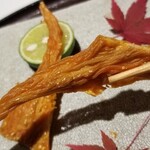 馳走 啐啄一十  - (03)自家製生くちこ(広島県江田島産、2日干し)
      産卵期は春～初秋、旬は冬
      海鼠は赤、黒、青とあるが生息域が違うだけで全て同じ真海鼠
      赤海鼠が一番良いと言われています。