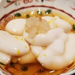 馳走 啐啄一十  - (11)真鱈の超レア白子(新潟県佐渡島産)、自家製ポン酢
      サッと湯引きした白子のコクのある旨みを28年間継ぎ足しの自家製ポン酢で。
      大根おろしに削った柚子の皮を混ぜて爽やかに頂きます。