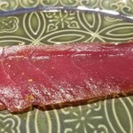 馳走 啐啄一十  - (14)本鮪赤身ヅケ(青森県大間産、6日寝かせ)
      日本近海の本鮪の産卵期は春～夏、旬は初秋～冬。
      サッパリとしつつも微かな酸みと華やかな旨み、昇天します！
      これで鮨で頂いたら最高だろうなぁ！