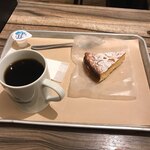 グラムズカフェ - ブレンドコーヒーとチーズケーキ