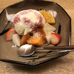 白 - 羽二重もちが練りこまれた洋梨アイス