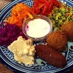 ロス・バルバドス - 9回目2012年3月19日レバノン料理　ヴェジタリアン　マッツァ　アラブ系野菜のお惣菜とピタパンのセット