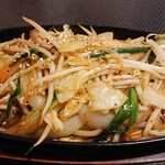 若大将 - 肉野菜炒め。にんにく醤油ダレがいい。