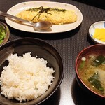 若大将 - ご飯セット、納豆オムレツ。