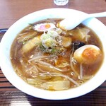 岡田屋製麺所 - コショーとラー油を投下