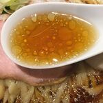 麺 みつヰ -  醤油ラーメンのスープ
