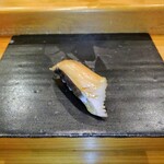 小判寿司 - 鰆、藁燻し