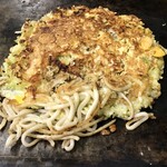 Okonomiyaki Hana - モツ玉＋うどん(1,000円)