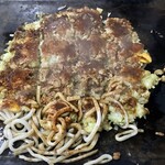 Okonomiyaki Hana - モツ玉＋うどん(1,000円)