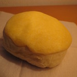 Hotei ya - 表向きは普通の蒸しパンですが。。。