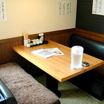 Shinkansenkaburitsuki - テーブル席