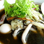 Shinkansenkaburitsuki - 黒・白・緑、鮮やかな水菜