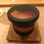 鮨 しゅん輔 - 最初の器はなんでしょう？