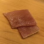 鮨 しゅん輔 - 寒ブリ。佐渡島まで降りてきました。今年の鰤は素晴らしい