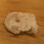 鮨 しゅん輔 - 水蛸。塩と酢橘？ですでに味付けされています。ウンマイ！