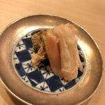 鮨 しゅん輔 - 香箱蟹。余計な味付けはなく、蟹本来の地味を愉しませます。お酒が止まりません