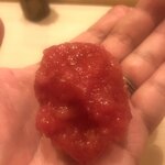 鮨 しゅん輔 - 腹シモに近い部分。筋が多いので、スプーンで身を剥がしとります