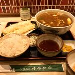 味奈登庵 - カレー南蛮そば 大盛り＋ごはん＋いか天ぷら2つ！