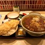 味奈登庵 - 完成形。
      カレー南蛮そば 大盛り＋ミニいか天丼！