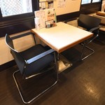 一蔵 - 2名様でご利用頂けるテーブル(イス席)です。