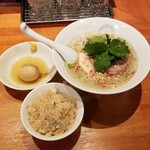 麺屋 六感堂 - しおゆずみつばらーめん(豚骨version)＋海老と里芋の炊き込みご飯＋おでん玉子