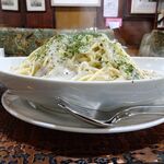 アーモンド - ホタテ貝のクリームソース（大盛）1,020円（コーヒー付き）