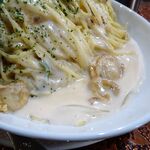 アーモンド - ホタテ貝のクリームソース（大盛）1,020円（コーヒー付き）