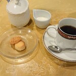 maggi - 食後のクッキーとコーヒー