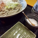 Sobadokoro Taki - お出汁をかけていただく前に岩塩をちょんちょんしてお蕎麦本来の味を楽しんでください