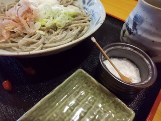 Sobadokoro Taki - お出汁をかけていただく前に岩塩をちょんちょんしてお蕎麦本来の味を楽しんでください