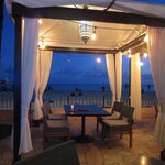 Azure Restaurant - 2019年の｢内観｣サンセット後のカバナ席