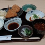 旬魚旬彩うおまん - ●魚定食(鯵ｱｼﾞﾌﾗｲ1尾とｺﾛｯｹ1個)1100＋追加 定食(海老天1尾ｳﾄﾞﾝとｲﾅﾘ寿司)1100＝2,200円 2019年12月