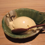 竹ざき - バニラアイスクリーム、砂糖を使用せず焼きメレンゲ