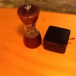 うなぎ屋酒坊・画荘 越後屋 - お勧めの山椒　挽いて楽しみます